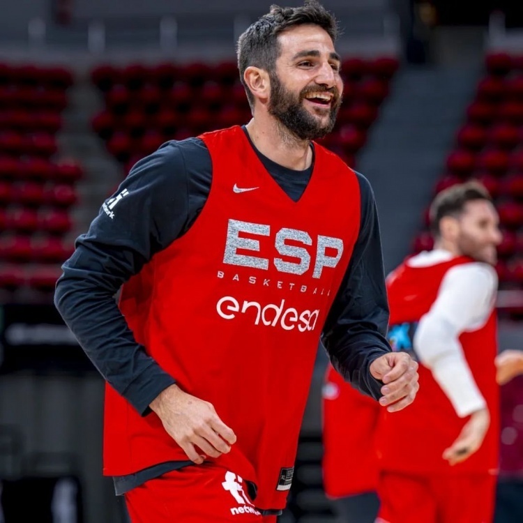 西班牙篮球联赛确定备战新赛季展开训练备战的简单介绍