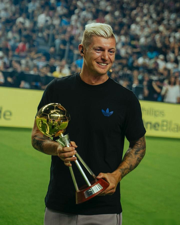 包含欧洲杯选手发挥出色，荣膺最佳MVP的词条