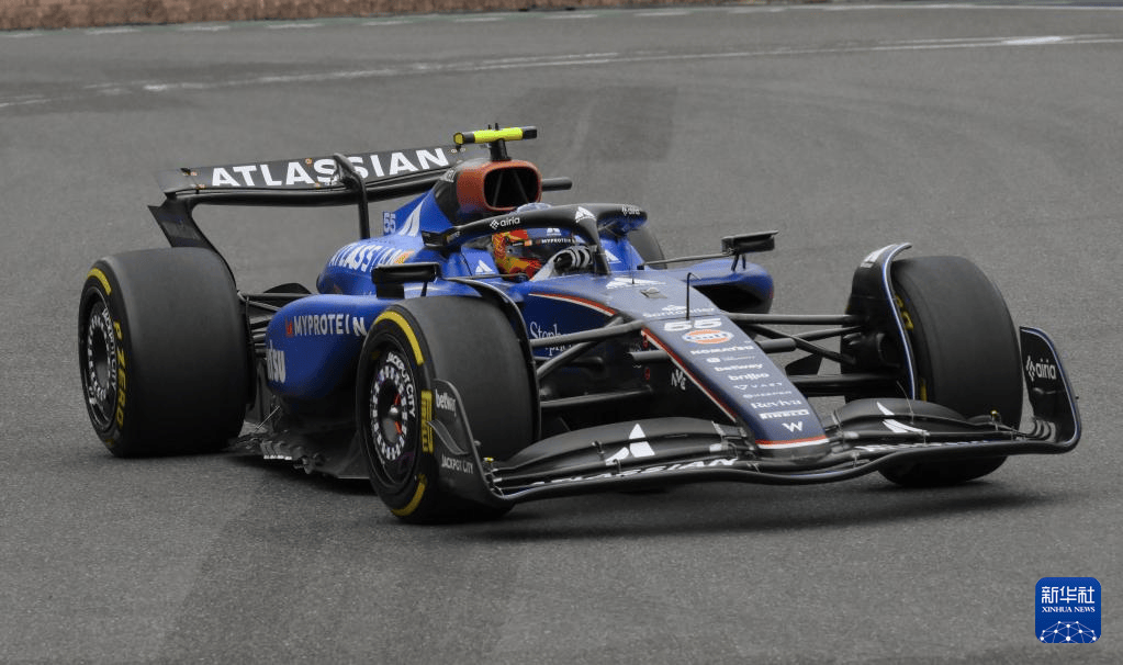 红牛车队逆转红牛二队，塞恩斯带队取胜