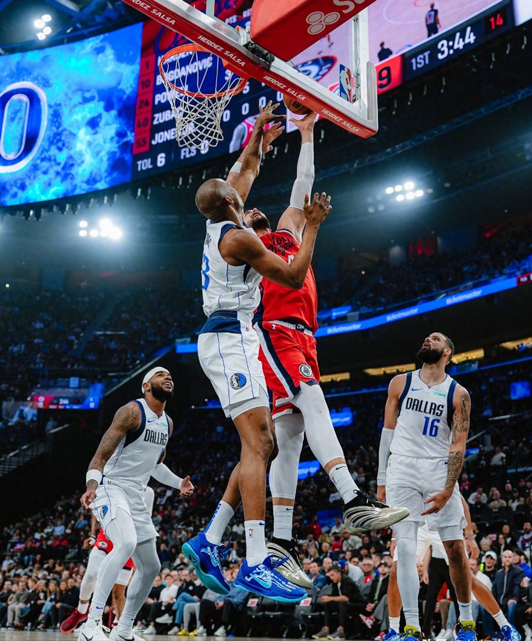 快船绝杀雄鹿，武切维奇惊艳四座